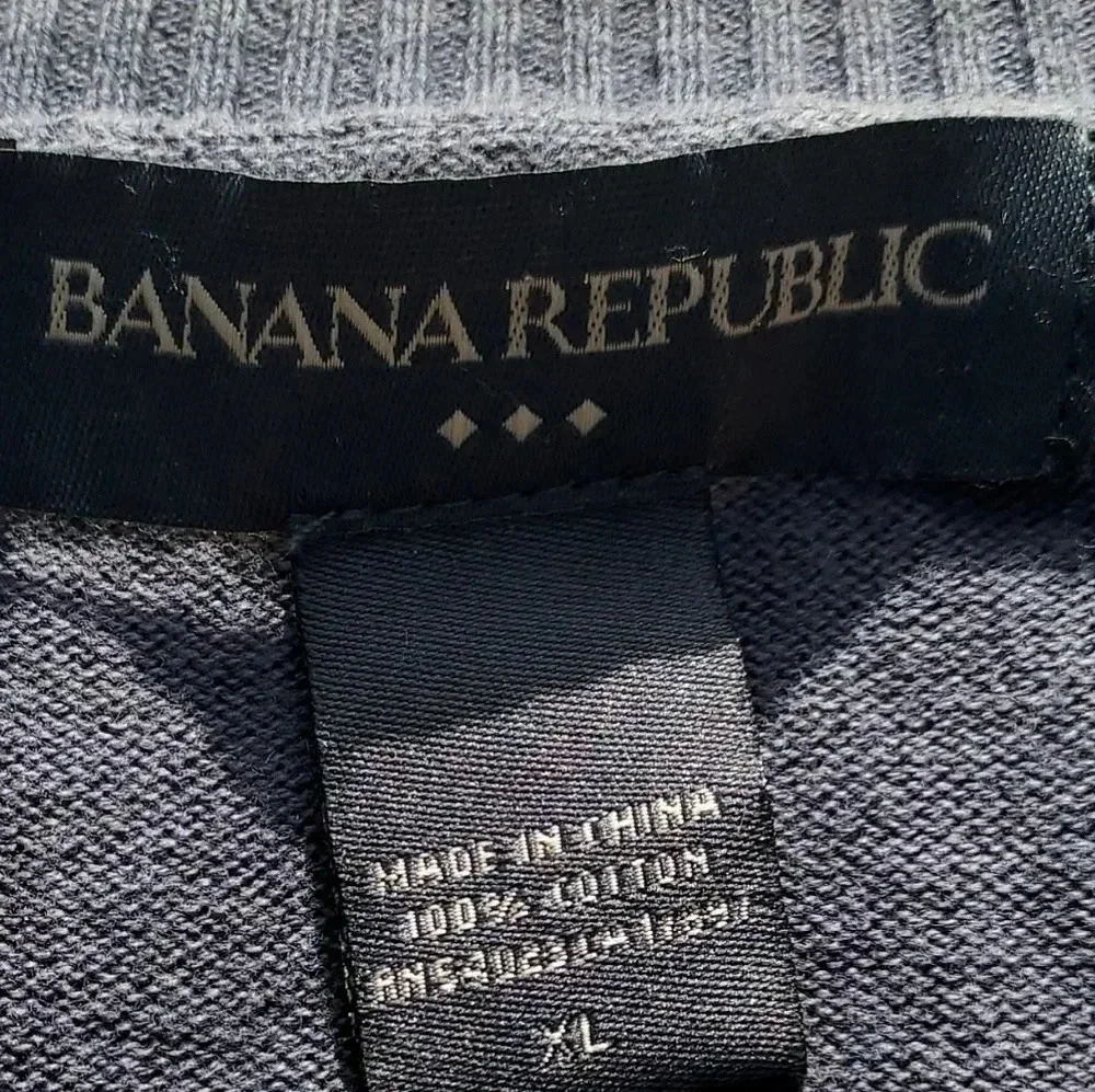 Bannana Republic Mens XL/V-Neck Sweater Gray With Green Diamond Shaped Designs. - Picture 5 of 9